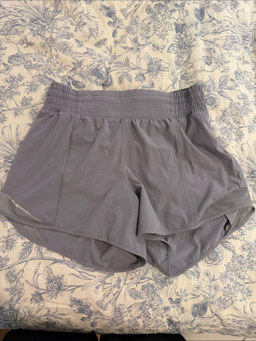 Lululemon Hotty Hot High-Rise Lined Short 4" size 6. Color: Rhino Grey.